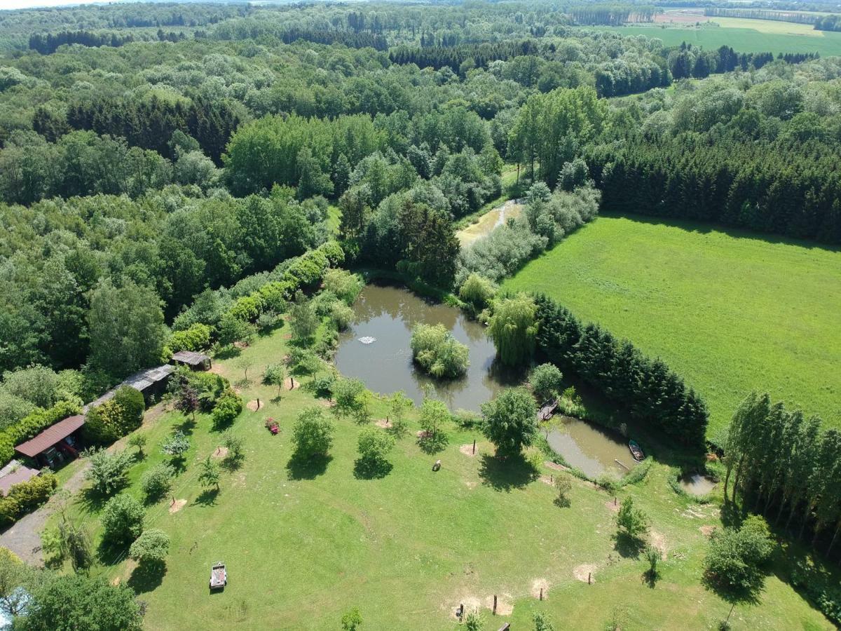 Florennes Gite Neuf 150 M2 Devant Un Grand Lac Prive De 2 Hectares Poissonneux Au Milieu Des Bois Villa Ngoại thất bức ảnh